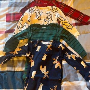 New..never worn 4 pack boys 6 months onesies long sleeve 100% cotton
￼